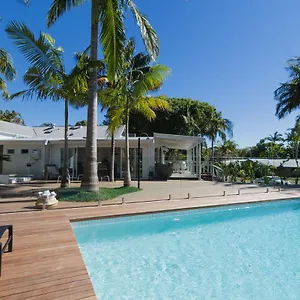 4* Pensión Byron Springs